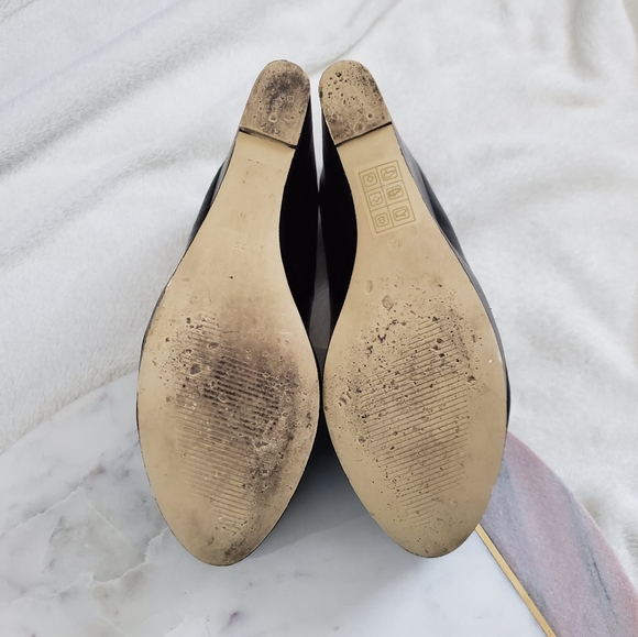 Le Chateau Black Wedges - Picture 5 of 7